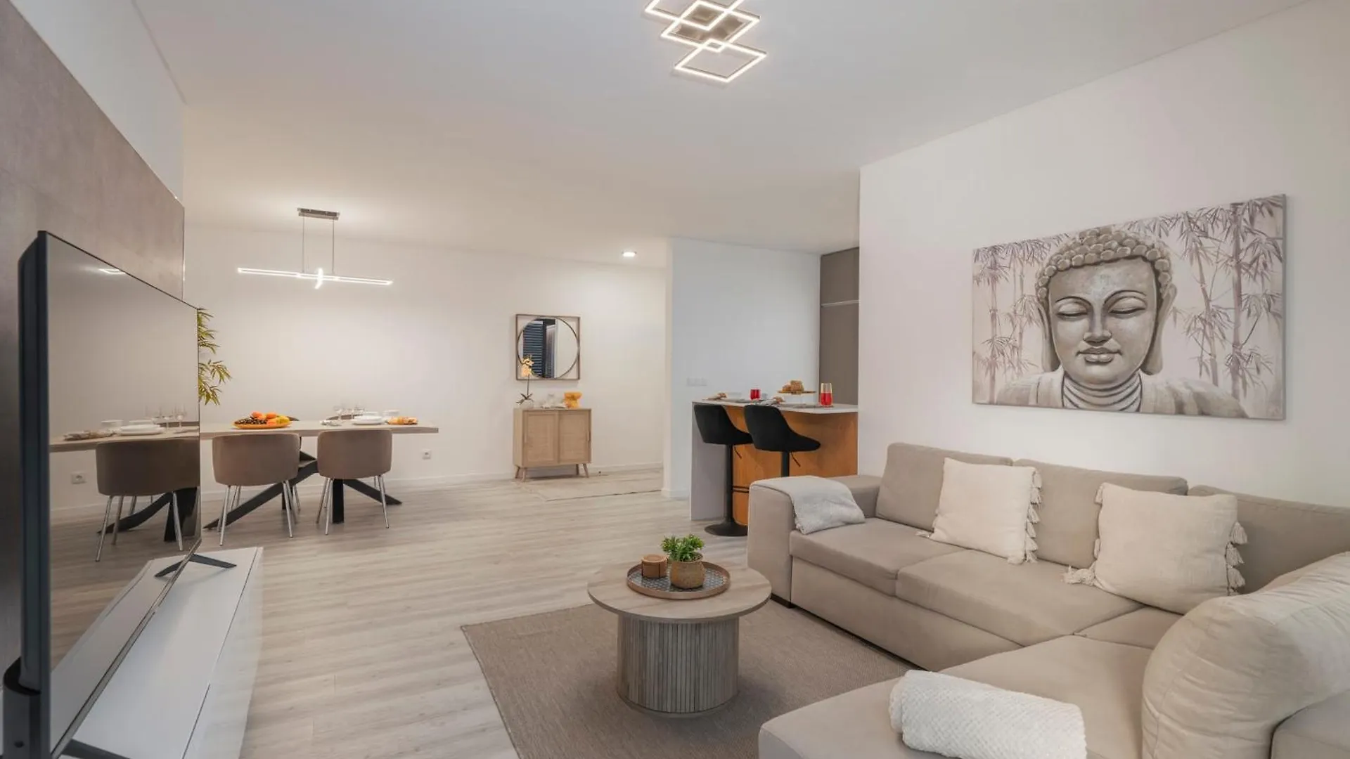 Uptown II By An Island Apart فونشال 0*,  البرتغال